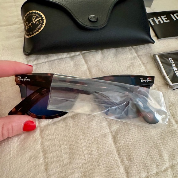 Ray-Ban Classic Wayfarer Polarized Tortoise Sunglasses - Picture 3 of 5